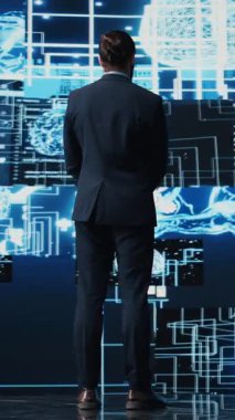 Dikey Video Profesyonel Lideri yapay zeka sinir ağlarına bakıyor, makine öğrenimi ve programlanması için dijital beyin görselleştirmesini kullanıyor. Akıllı teknoloji ve algoritmik düşünce