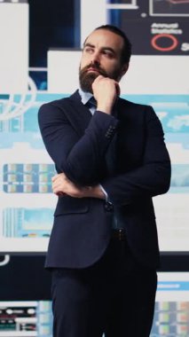 Dikey Video İşadamı, dijital teknolojiyle bilgi ve mali raporları değerlendirirken finansmanı artırmak için yeni bir çözüm düşünüyor. Uzun vadeli başarı ve büyüme planlanıyor