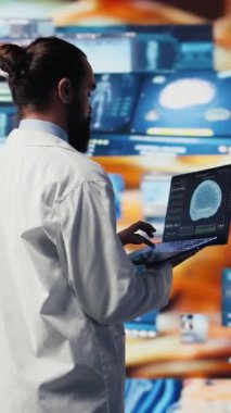 Dikey Video Genel Pratisyeni, daha iyi tanı ve hasta analizi için dijital araçları koz olarak kullanarak, teknolojiyle ve bilimsel gelişmeyle tıbbın geleceğini yansıtıyor. Sağlık