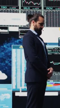 Vertical Video Visionary Business CEO 'su uluslararası finans kongresinde canlı etkinlik konferansına ev sahipliği yapıyor. Halk sözcüsü mesleki bilgi ve içgörüyü katılımcılarla paylaşıyor