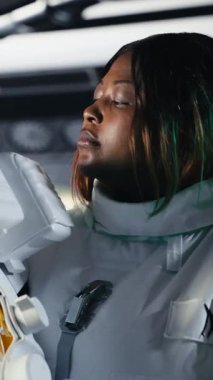 Yörünge mekiğindeki dikey video dizüstü bilgisayarı, yörünge uçuşunda termal dengeyi ve çekirdek performansını gösteriyor. Anahtar uzay gemisi motor okumalarını sunan defter görüntüsü analitik