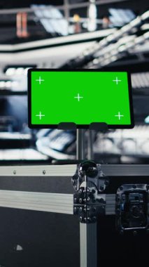 Yörünge istasyonu astronotlarının gezegen gözlemlerini yönetmesine yardımcı olan dikey Chroma anahtar cihazı. Yakınlardaki Mars görüntüsünün yanındaki veri girişi için kullanılan uzay gemisindeki izole ekran tableti