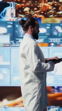 Dikey Video Young sıhhiyesi, teletıp, bağlı sistemler ve küresel sağlık hizmetleri çözümleri sunmada kullanılan sanal sağlık teknolojisiyle etkileşim halindedir. Biyoteknoloji geliştirme