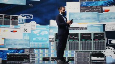 Girişimci, analitik raporları içeren bir metin mesajı gönderiyor ve aktivite geliştirme başarısı için azami performans elde etmeye çalışıyor. Yönetim ve yenilik. Kamera B.