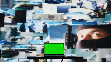 Düsman kuvvetlerinin askeri uydu görüntülerinin yanindaki dizüstü bilgisayarda yeşil ekran, yüksek teknoloji silahli kuvvetler komuta merkezi savas planlamasina yardimci olmak için kullanilir. Küresel operasyonları güvenceye alın. Kamera B.