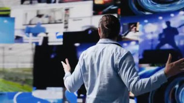 Etkilenen kişinin başarılı çevrimiçi yaşam tarzı gerçek zamanlı bildirimleri kontrol etmek, takipçilerle etkileşimden zevk almak ve yaratıcı içeriği modern bir sosyal ağ ortamında yayınlamak. Kamera A.