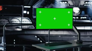 Mockup monitörü, gezegenlerin yaşanabilirlik faktörlerinin değerlendirilmesinde yörünge istasyonu astronotlarına yardımcı oluyor. Uzay yolculuğu sırasında navigasyon koordinatlarını doğrulamak için kullanılan uzay gemisinde yeşil ekran görüntüsü