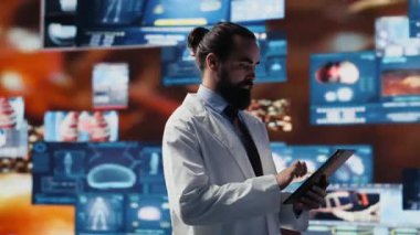 Doktor, kişisel bakım sağlamak için dijital araçlar ve akıllı sağlık sistemleri kullanır, teşhis konularında yenilikler ve teknoloji ve tıp bilimi yoluyla sağlık hizmetlerinin geleceğini gösterir. Kamera A.