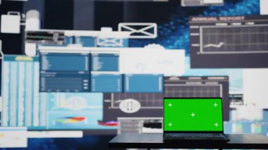 Fintech yıllık raporlarının yanında, şirket başarısı stratejisinin yanında çalışan izole edilmiş bir kopya uzay ekranı. Etkinliği artırmak için eğilim ve bilgi işleme performans ölçümleri gösteriliyor. Kamera B.