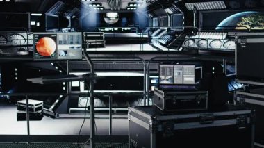 Yıldız gemisindeki dizüstü bilgisayar Mars 'a yörünge uçuşunda termal denge ve çekirdek performans ölçümleri gösteriyor. Uzaylı Kızıl Gezegen 'i gezerken, uzay gemisi motor okumaları analitikleri defterde.