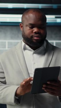 Dikey video sunucusu çiftlik çalışanı üretim ve depolama kapasitesini arttırmak için donanım geliştiriyor. Yoğun hesaplama için veri merkezi bilişim profesyoneli hatasız ve ölçeklenebilir ağları sağlama