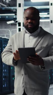 Dikey video sunucusu çiftlik çalışanı üretim ve depolama kapasitesini arttırmak için donanım geliştiriyor. Yoğun hesaplama için veri merkezi bilişim profesyoneli hatasız ve ölçeklenebilir ağları sağlama