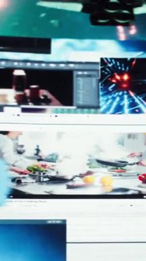 Modern sosyal medya ağlarının videolarını gösteren dikey video bağlantılı ekran kolajı. Modern dijital yaşam tarzını vurgulayarak, sabit hareketli içerikli verilerin görselleştirilmesi