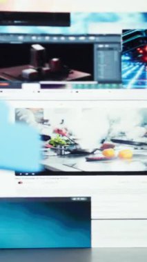 Dijital platformlarda çevrimiçi trend videolar sunan dikey video etkileşimli besleme. Küresel kanalların yer aldığı sanal video duvarı çalma listesi atlıkarınca dönen viral klipleri gösteren gösterge panelini gösteriyor