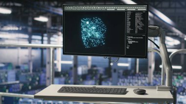 Veri merkezi endüstriyel platformundaki PC monitörü yapay zeka eğitimi için donanım durumunu gösteriyor. Workstation ekran izleme sunucuları işleme makinesi endüstriyel ortamda veri birimleri öğreniyor