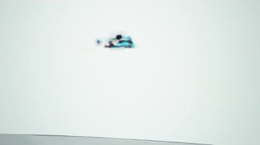 Viral kliplerle dolu dinamik medya duvarında sınırsız video yayınlama içeriği kütüphanesinin görselleştirilmesi. Yeni eğlence anlayışı dijital çağ yaşam tarzı odaklı