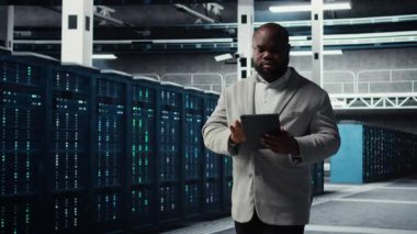 Sunucu çiftliği çalışanlarının işleme ve depolama kapasitesini arttırmak için donanım geliştirmesi. Bilgi işlem uzmanının yoğun hesaplama talepleri için hatasız ve ölçeklenebilir ağlar sağlaması, kamera A