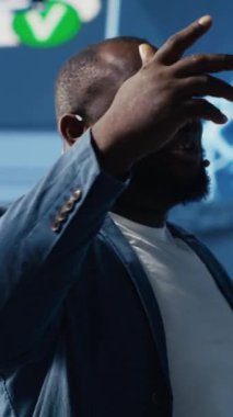 Seyircilere yapay zeka nöro ağlarını sunan dikey video hoparlörü mühendisi otomasyonun ve öngörücü analitiğin önemini tartışıyor. Yapay Zeka Kongresi