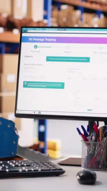 Vertical Video Boş Depo ayarları, malzeme odasından hızlı teslimatı sağlamak için yerel alışveriş merkezinden gelen kargo ürünlerini kutularda taşımak için kullanılır. Tamamlama merkezi işlemleri.