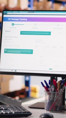 Vertical Video Boş Depo ayarları, malzeme odasından hızlı teslimatı sağlamak için yerel alışveriş merkezinden gelen kargo ürünlerini kutularda taşımak için kullanılır. Tamamlama merkezi işlemleri.