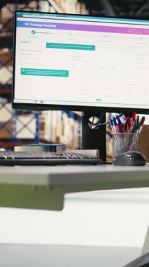 Vertical Video Boş Depo ayarları, malzeme odasından hızlı teslimatı sağlamak için yerel alışveriş merkezinden gelen kargo ürünlerini kutularda taşımak için kullanılır. Tamamlama merkezi işlemleri.