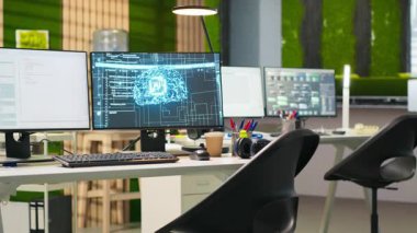 Yapımcılar tarafından kullanılan PC monitörlerinde çalışan yapay zeka nöro ağ programlı boş başlangıç ofisi. AI şirketinin çalışma alanı bilgisayarları derin öğrenme teknolojisini kullanıyor, el kamerası görüntüsü