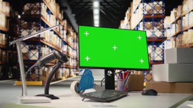 Boş depo ekranı gösteriyor. İnternetteki alışveriş e-ticaret işi için kargo paketlerinin fotokopi alanı modelleri, dolum merkezi nakliyesi var. Yerel marka depolama odası.