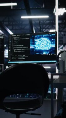 Veri merkezindeki dikey video monitörleri yapay zeka teknolojisi yazılım arayüzü izleme altyapı sağlığını gösteriyor. Bilgisayarlardaki görsel programlama sistemleri sunucu merkezindeki arızaları tanımlamaya yardımcı oluyor