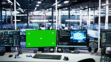 Sunucu odası Chroma anahtar bilgisayarları, yapay zeka operasyonları için veri toplama makinelerini takip ediyor. AI büyük dil model geliştirmede kullanılan yeşil ekran bilgisayarlar izleme donanımı