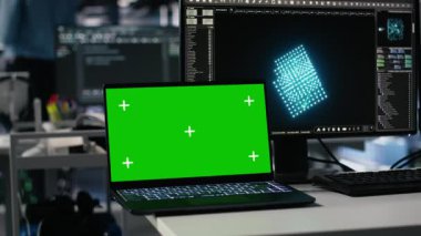 Yapay zeka sistemlerini yöneten programcı tarafından kullanılan veri merkezindeki izole ekran laptopunu kapat. Sunucu merkezindeki yapay zeka teknolojisini kullanan yönetici, kamera A