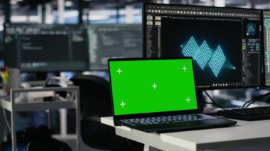 Krom anahtar dizüstü bilgisayarda üretici yapay zeka yardımıyla veri merkezi kodlaması mühendisi. Bilgisayar bilimcisi yapay zekayı kaldırıyor büyük dil modeli izole ekran defteri, kamera A