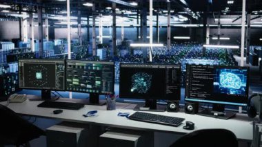 Veri merkezi bilgisayarları sinirsel ağ görselleştirmesini ve hata ayıklama araçlarını gösteriyor. Sunucu odasındaki bilgisayar sistemleri makine öğrenme ve otomatik araştırma görevlerinde