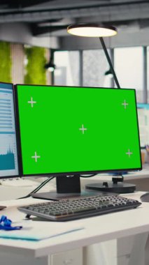 Dikey Video Boş Profesyonel Ofis analitik araçlar ve izole ekran, modern kalkınma ve operasyonel verimliliği desteklemek için öngörü ve iş stratejisi için düzenlenmiş arzlar içerir