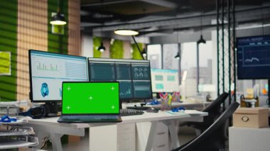 Boş profesyonel ofis analitik araçlar ve izole görüntü, modern kalkınma ve operasyonel verimliliği desteklemek için öngörü ve iş stratejisi için düzenlenmiş malzemeler içerir.