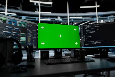 Süper bilgisayarların donanım enerji tüketimini yönetmek için kullanılan veri merkezindeki Chroma anahtar bilgisayarları görüntüler. Sunucu merkezinde otomasyon için kullanılan izole ekran bilgisayarı