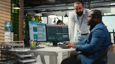 Çeşitli kurumsal ekip bilgisayar üzerindeki veri yönetimi, şirket büyümesi için planlama stratejileri ve hedefleri ölçülebilir üretkenlik performans ölçütleriyle hizalamaya odaklanır. Kamera A.