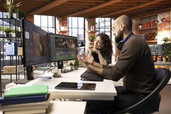 Yapay zeka sohbet robotu ve prodüksiyon yazılımını renk değerlendirmesi için kullanarak bir film montaj projesinde işbirliği yapan yaratıcı editörler takımı. Video içeriği için güçlerini birleştiren genç çift.