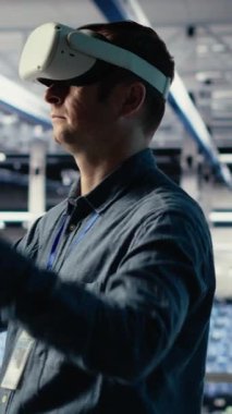 Dikey Veri Merkezi sistem yöneticisi sanal gerçeklik teknolojisi kullanarak yapay zeka sondaj işleme hızını arttırıyor. Sunucu çiftliğindeki adam yapay zekaya destek sağlamak için VR gözlük takıyor.