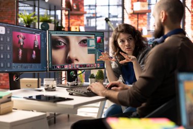 Fotoğrafçılar, resim araçları için metin kullanılarak yapay zeka içeriği oluşturulmasında işbirliği yaparlar. Düzenleme yazılımı fotoğraf rötuşlama için otomatik ve gelişmiş derin öğrenme çözümleri sağlar.