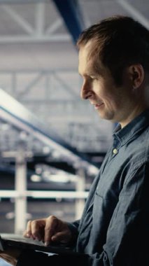 Dikey video veri merkezi bilişim profesyoneli, altyapı raflarına derin öğrenme yazılımı yerleştirdi. Sunucu tarım mühendisi, uygulamaları desteklemek için dizüstü bilgisayar kullanan AI sistemlerini eğitir. Kamera B