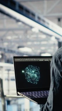 AI LLM sohbet robotu önerilerini kullanarak donanım işleme hızını ve verimliliğini arttırmak için dikey video veri merkezi yönetimi. Sunucu merkezi çalışanı yapay zekayı desteklemek için büyük dil modeli kullanıyor