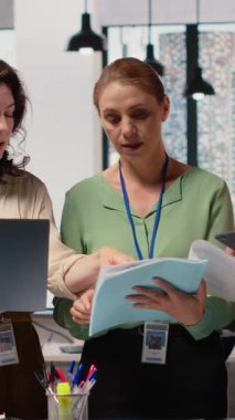 Dikey Video Kariyeri, analitiği inceleyen ve verilerle güçlendirilmiş ve vizyonla yönlendirilmiş hedefleri hizalayan iş kadınlarına odaklandı. Takım çalışması ile performans geliştirme stratejileri ve