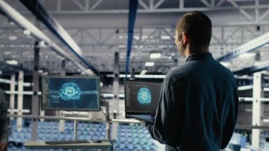 Veri merkezi yazılım geliştiricileri derin öğrenme süreçlerini izler, operasyonel ölçümleri inceler. Sunucu çiftliği bilişim uzmanları denetleme sırasında nöral ağ raporlarını incelemek için birlikte çalışırlar. Kamera B