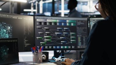 Kızgın sunucu tarım mühendisi düğüm ağacı sistemleri tarafından hayal kırıklığına uğratıldı. Yapılandırılmamış verileri kategorize edemiyor. Sinirli veri merkezi çalışanı, dinlenen görsel programlama yazılımı, kamera B 'den rahatsız olmuş.