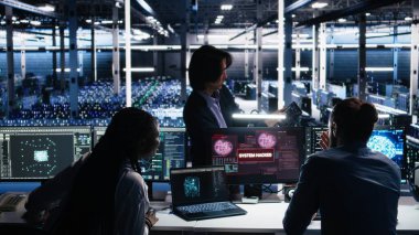 Yapay zeka sunucu merkezindeki mühendisler, hassas verilerin çalınmasıyla ilgili bir hackleme olayı yüzünden alarma geçtiler. Ekip çalışması veri merkezi çalışanları, güvenlik sistemleri tarafından tetiklenen bilgisayar virüsü ile alarma geçirildi. Kamera A