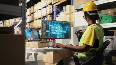 Kadın gelişmiş yapay zeka araçlarını barkodları taramak ve kaydetmek için kullanıyor, yapay zeka beyin otomasyonu e-ticaret perakende operasyonlarını tamamlamak için. Derin öğrenim destek izleme yazılımı. Kamera A.