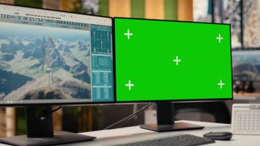Ar-Ge ofisindeki yeşil ekranda rüzgar türbini simülasyonu. Krom anahtar bilgisayarda CAD program arayüzü yenilenebilir enerji mühendisliğini ve sürdürülebilir teknoloji yeniliğini destekliyor