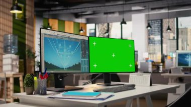 Elektrik hattı CAD tasarımı, dijital altyapı planlaması için kullanılan mühendislik ofisindeki yeşil ekran PC 'de gösterildi. Aktarım kulesi sistem optimizasyonu için kullanılan bilgisayar üzerindeki yazılım