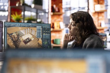 Mimari profesyonel bir kat planı oluşturmak için CAD yazılımı kullanır, kullanıcı arayüzü 3D modelleme ve görüntülemeyi destekler. Kadın müteahhit son tasarımı ayrıntılı iç mimari ile görselleştirin.