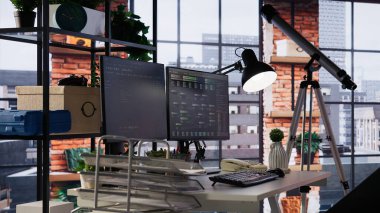 Başlangıçtaki ofis masasında programcılar tarafından yazılan programlama dillerini gösteren bilgisayar görüntüsü. Kod testi ve kalite güvencesi için kullanılan şirket çalışma alanındaki bilgisayarın görüntüsü